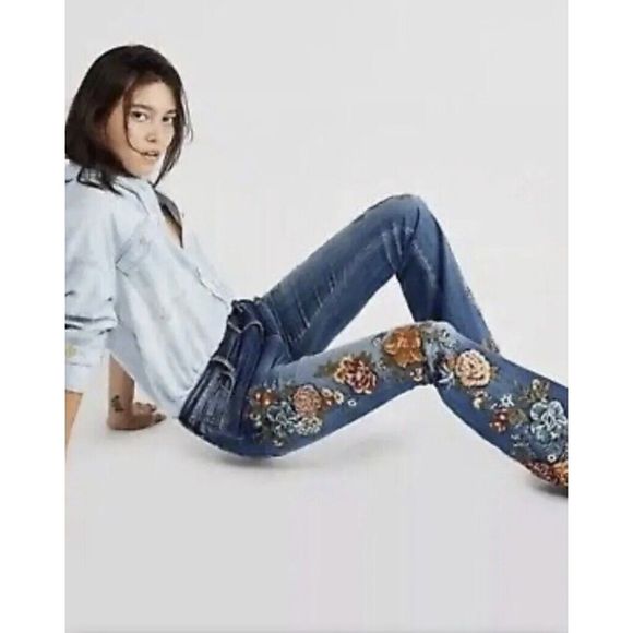 Free People Driftwood Jeans Farrah Flare Floral Beaded Midnight Rose Blue Sz 30 - Picture 2 of 5